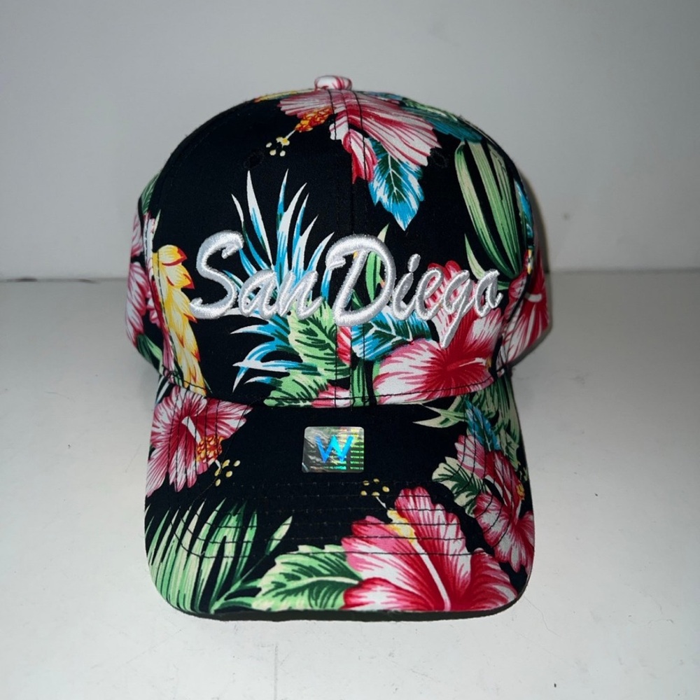 - San Diego flower Hawaiian cap